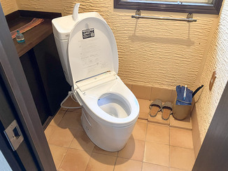 トイレリフォーム 自動の便座開閉や洗浄でグッと使いやすくなったトイレ