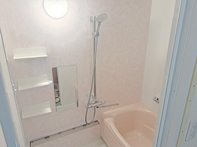 バスルームリフォームやさしいピンクで統一した、心地よいバスルーム＆洗面所