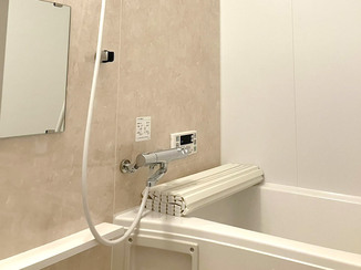 バスルームリフォーム 将来を見据え、コストを抑えて整えた浴室と洗面化粧台